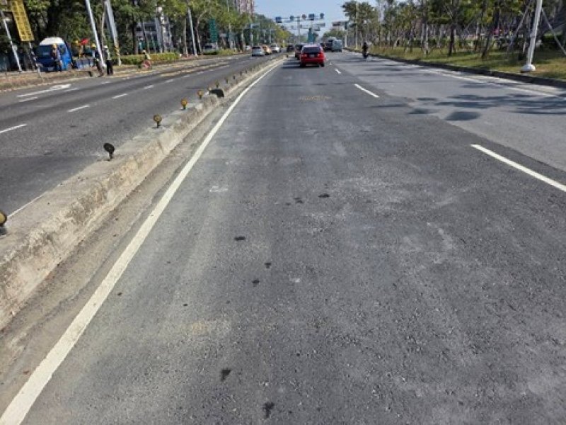 M9人孔 翠華路 (中華路與翠峰路之間)