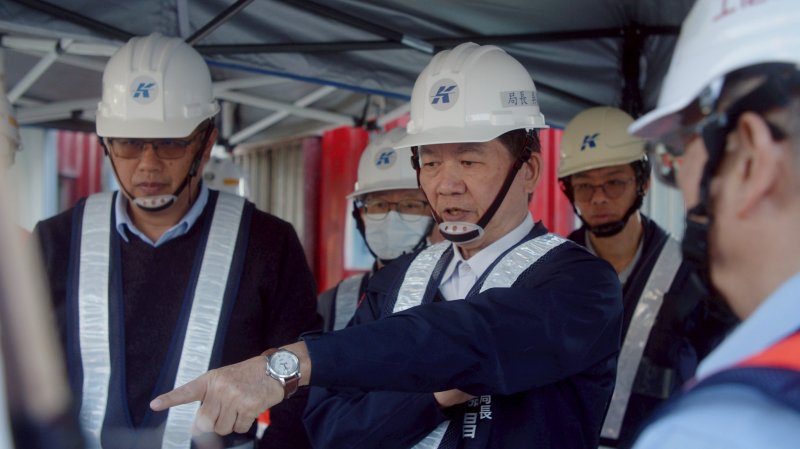 捷運工程局局長吳嘉昌於年節前夕親赴各工區督導，強調以「安全第一」為最高原則，確保春節期間工區安全無虞，守護市民安心過年。（高捷局提供）