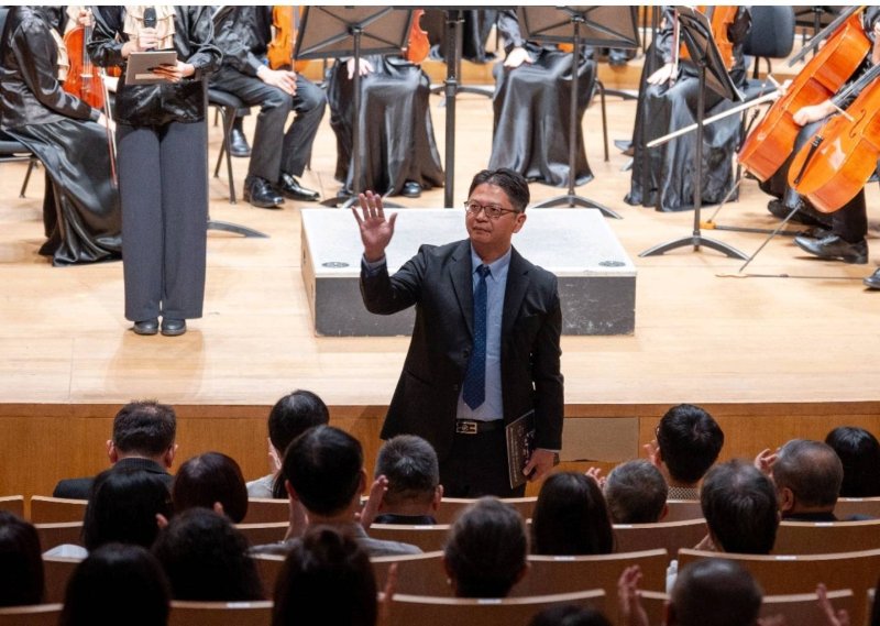 新興高中校長朱學雄感謝教育局長官、各級學校校長、嘉賓的蒞臨參與音樂饗宴，由衷感謝樂團師生、行政同仁、家長志工的辛勞付出。（新興高中提供）