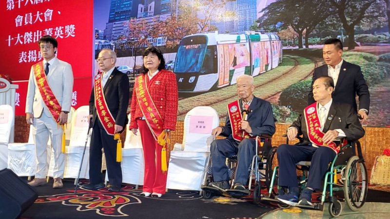 十大傑出菁英獎得主。(漾新聞記者陳雯萍攝)