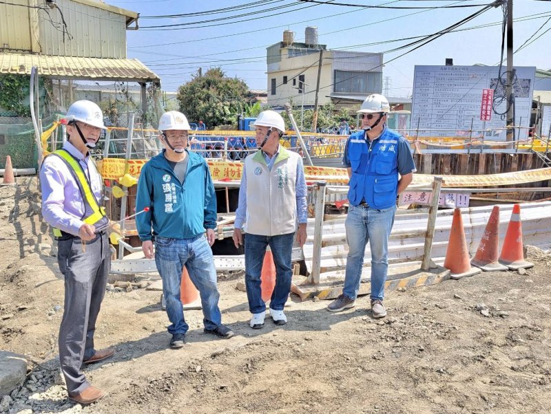 議會考察鳳山仁武防洪工程 兩大治水建設年底完工受關注。 議會考察鳳山仁武防洪工程 兩大治水建設年底完工受關注。