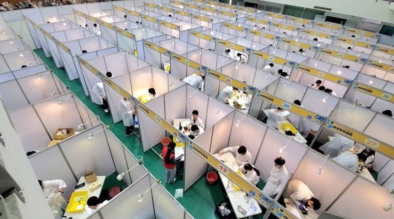 高雄市年度科學教育盛事「國中自然學科競賽」今(15)日在高雄市立五福國中登場,來自全市62所國中的186位學生組成62隊參賽。(漾新聞記者/陳雯萍攝) 高雄市年度科學教育盛事「國中自然學科競賽」今(15)日在高雄市立五福國中登場,來自全市62所國中的186位學生組成62隊參賽。(漾新聞記者/陳雯萍攝)