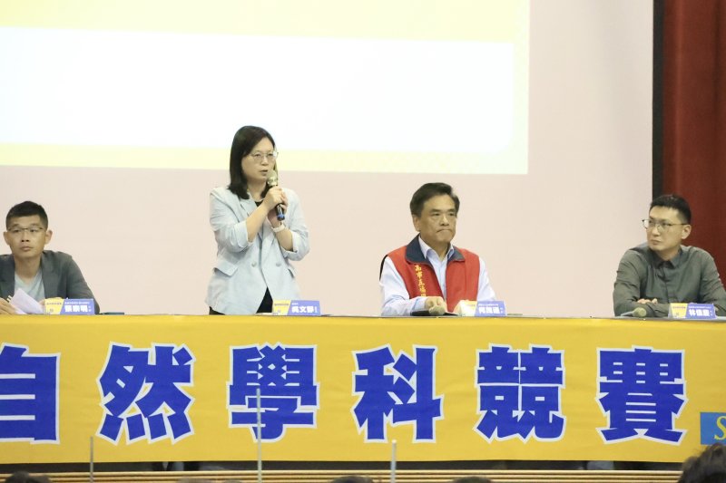 高雄市政府教育局副局長吳文靜在開幕致詞。(漾新聞記者/陳雯萍攝) 高雄市政府教育局副局長吳文靜在開幕致詞。(漾新聞記者/陳雯萍攝)