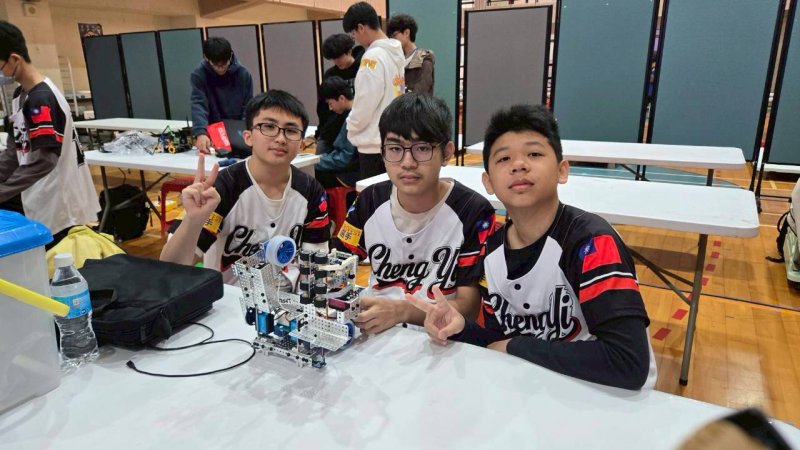 正義中學機器人隊再奪三冠 挺進Robofest世界賽。 正義中學機器人隊再奪三冠 挺進Robofest世界賽。