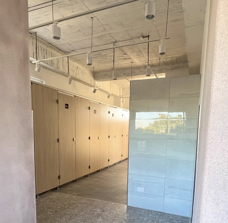 林園國小東昇樓廁所翻新啟用 孩子終於有清新如廁空間。 林園國小東昇樓廁所翻新啟用 孩子終於有清新如廁空間。