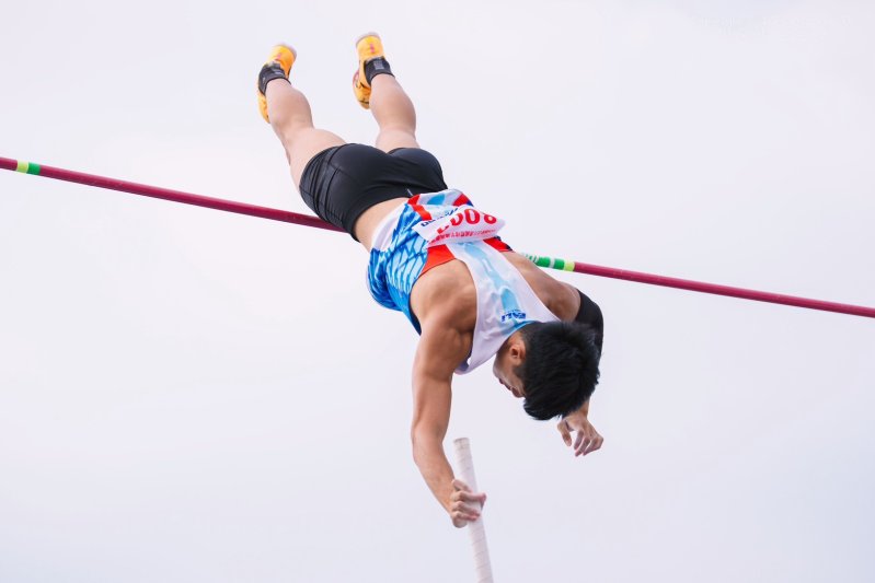 吳彥翰5米50破全國紀錄勇闖亞運高師大十年培育開花結果。