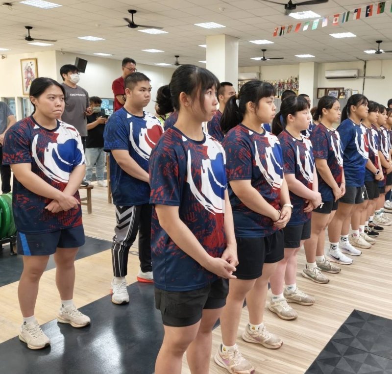 鼓山高中校長廖俞雲表示，近年舉重隊在全國中等學校運動會及青年盃賽事中屢創佳績，高女組更榮獲團體第一，多位選手突破個人成績並入選國家隊。此次場館升級，將進一步提升訓練品質，為學生提供更穩定的成長環境。
