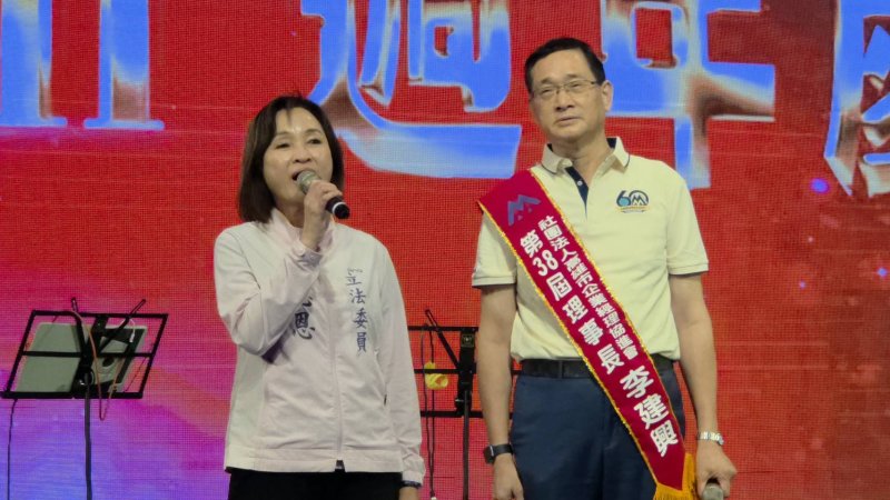 立委柯志恩致詞，肯定選拔活動今年特別納入的AI智慧科技與ESG永續經營類，真知灼見，獨具慧眼。（漾新聞記者陳雯萍攝）