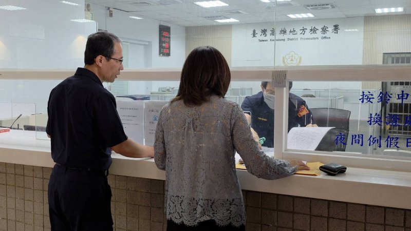 陳麗娜具狀向地檢署提告陳其邁等人。(漾新聞記者陳雯萍攝)