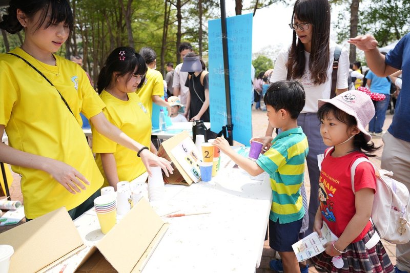 多元豐富的親子園遊會壓軸登場。