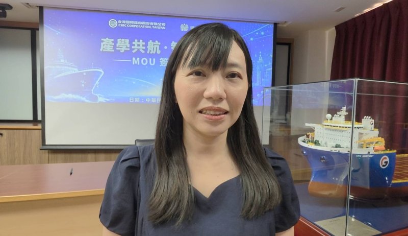 小港高中校長薛鈺勤表示，高雄科技產業發展蓬勃，高科大在相關領域具備多元專業，未來透過產學合作機制，可讓學生從高中階段即銜接升學與就業路徑，逐步進入大學體系及產業場域，包括台船等企業的實務運作，形成完整培育鏈。（漾新聞記者陳雯萍攝）