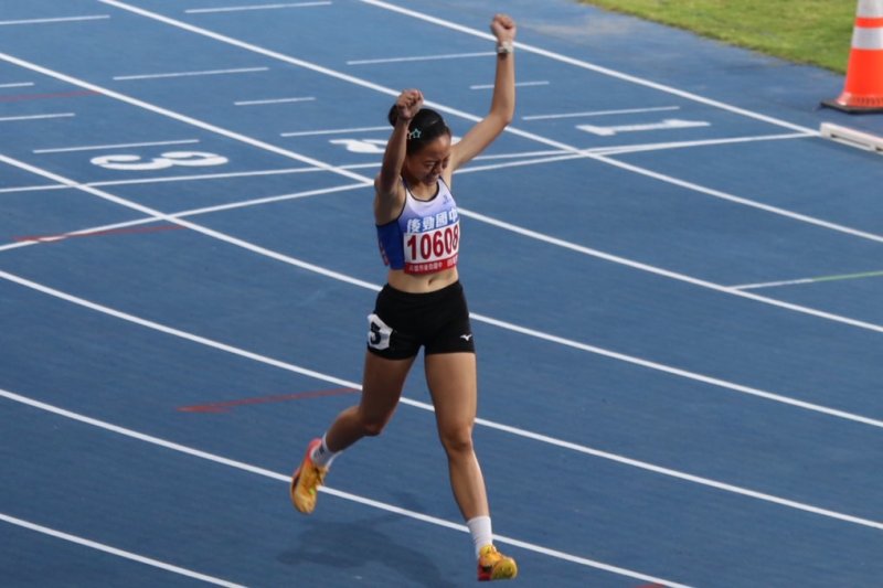 田徑項目由後勁國中田若嫻表現突出，她於今年港都盃全國田徑錦標賽國女組400公尺跑出57秒86佳績，奪得金牌，被看好具備奪金實力。(漾新聞記者陳雯萍翻攝)