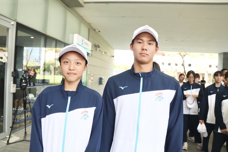 新莊高中李瀚（右）今年代表高雄市參賽全中運，游泳項目奪牌被看好（左）為後勁國中田若嫻。(漾新聞記者陳雯萍翻攝)