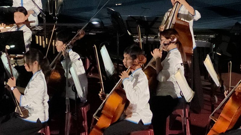 五福國中60週年生日快樂，各類社團學生在「校慶之夜」卯足力進行演出。(漾新聞記者陳雯萍攝)