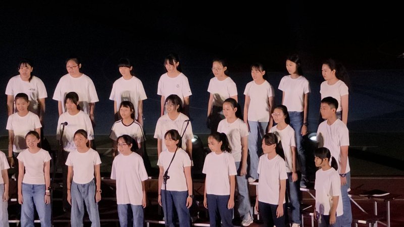 五福國中60週年生日快樂，各類社團學生在「校慶之夜」卯足力進行演出。(漾新聞記者陳雯萍攝)
