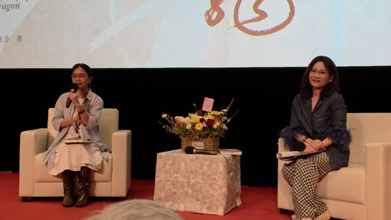 新書發表會現場，也安排作者吳玉方與總編輯的對談，讓書中更生動、更不為人知的感觸，感動著所有與會者。(漾新聞記者陳雯萍攝)