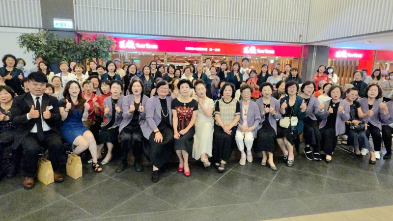 匯聚了超過200多位的花藝愛好者，共同見證這場意義非凡的藝術盛事。(漾新聞記者陳雯萍攝)