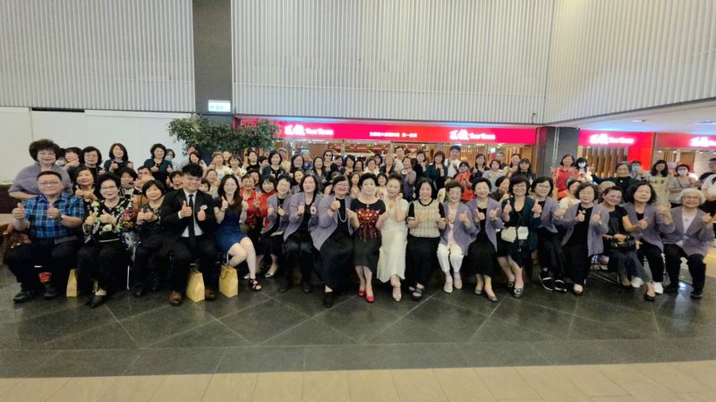 匯聚了超過200多位的花藝愛好者，共同見證這場意義非凡的藝術盛事。(漾新聞記者陳雯萍攝)