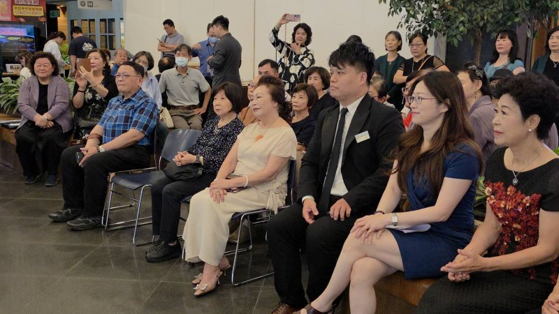 匯聚了超過200多位的花藝愛好者，共同見證這場意義非凡的藝術盛事。(漾新聞記者陳雯萍攝)