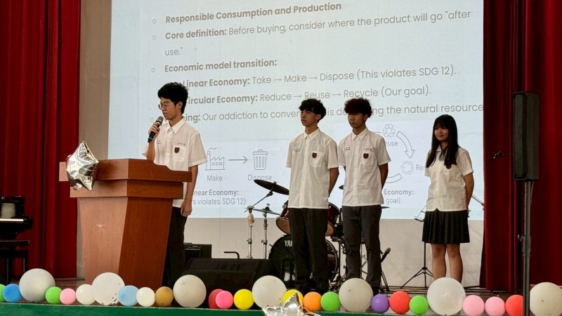 大榮中學高中部學生以全員分組方式進行英語主題發表，內容聚焦永續發展與環境保護等全球議題，展現國際視野與跨域整合能力。