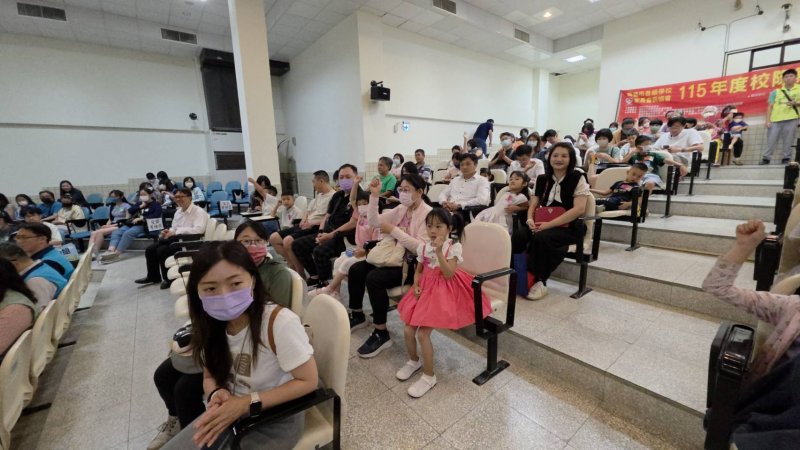 高雄市各級學校家長會長協會主辦的「115年度校際寫生比賽暨嘉年華會」，今天在新興高中舉辦盛大的頒獎典禮。(漾新聞記者陳雯萍攝)