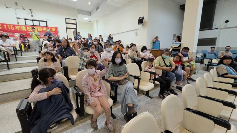 高雄市各級學校家長會長協會主辦的「115年度校際寫生比賽暨嘉年華會」，今天在新興高中舉辦盛大的頒獎典禮。(漾新聞記者陳雯萍攝)