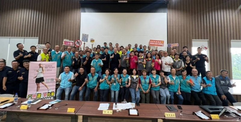 鳳山分局舉辦與里長有約活動，邀里長們面對面，交流道安的想法，展現警民共同守護社區安全的高度共識。