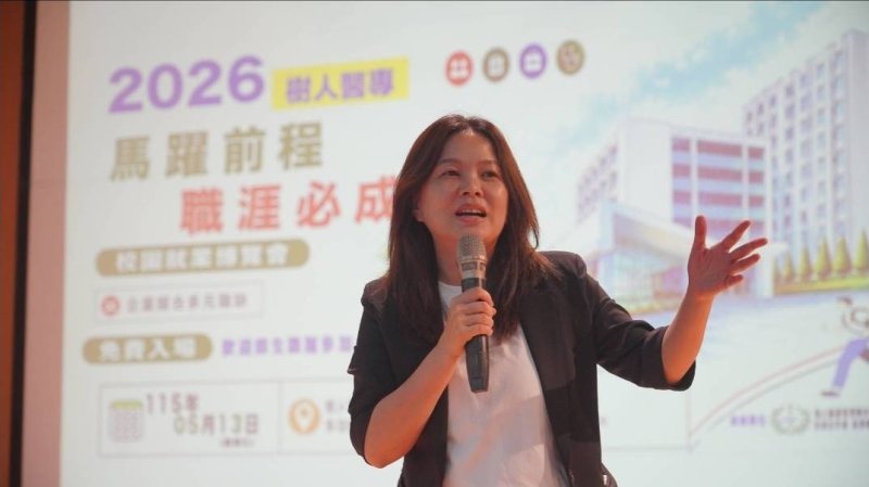 開幕典禮中,樹人醫護管理專科學校校長林品瑄表示,就業博覽會不僅是學生職涯探索的重要平台,更是學校長期推動產學合作成果的具體展現。透過與產業緊密鏈結,學生在學期間即可了解市場趨勢與職場需求,有助於縮短學用落差,順利銜接未來職涯發展。 開幕典禮中,樹人醫護管理專科學校校長林品瑄表示,就業博覽會不僅是學生職涯探索的重要平台,更是學校長期推動產學合作成果的具體展現。透過與產業緊密鏈結,學生在學期間即可了解市場趨勢與職場需求,有助於縮短學用落差,順利銜接未來職涯發展。