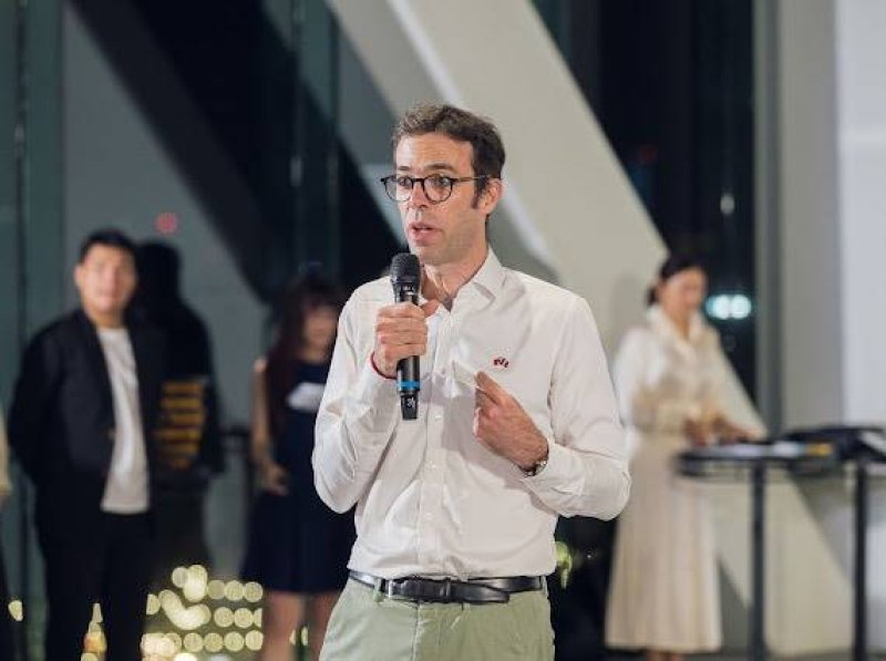 高雄市長陳其邁偕同法國在台協會主任龍燁(Franck PARIS)及產官學界代表共同見證,宣示高雄首座法國國際學校將於今年9月正式開學,為高雄打造國際化城市補上關鍵教育拼圖。 高雄市長陳其邁偕同法國在台協會主任龍燁(Franck PARIS)及產官學界代表共同見證,宣示高雄首座法國國際學校將於今年9月正式開學,為高雄打造國際化城市補上關鍵教育拼圖。