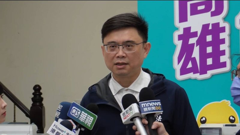 賴瑞隆則反擊指出,藍白推動《財政收支劃分法》修法,「才是真正讓高雄損失兩百多億」,批評相關說法刻意誤導市民,並質疑黃國昌「干預高雄選舉、影響選民判斷」。 賴瑞隆則反擊指出,藍白推動《財政收支劃分法》修法,「才是真正讓高雄損失兩百多億」,批評相關說法刻意誤導市民,並質疑黃國昌「干預高雄選舉、影響選民判斷」。