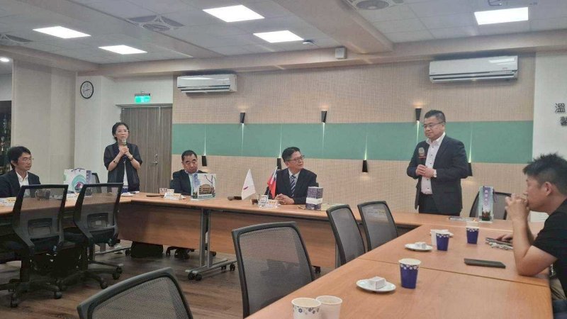 澤野幸司教授表示兵庫教育大學學校教育研究所博士班專門培育教育長、中小學校長等高階教育領導人才，曾遠赴芬蘭中小學教育交流與研究，期待博士班研究生到新興高中教育交流。