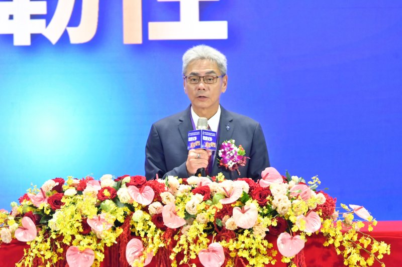 戰勝試煉,成就韌性 中國工程師學會115年聯合年會盛大舉行 中國工程師學會(以下簡稱:中工會)暨各專門工程學會今(6/5)日假中鋼公司大禮堂盛大舉辦115年聯合年會暨慶祝工程師節大會。行政院公共工程委員會(以下簡稱:工程會)李怡德副主任委員應邀出席大會,賴清德總統更在會前於總統府接見本年度各獎項得獎人,表達對於學會的期許與重視。大會由中工會理事長中鼎楊宗興董事長主持,計有貴賓、學者、專家、會員近四百位共襄盛舉。 本次年會以「戰勝試煉,成就韌性」為主題,將征服挑戰作為核心精神,期盼凝聚工程界智慧。 戰勝試煉,成就韌性 中國工程師學會115年聯合年會盛大舉行 中國工程師學會(以下簡稱:中工會)暨各專門工程學會今(6/5)日假中鋼公司大禮堂盛大舉辦115年聯合年會暨慶祝工程師節大會。行政院公共工程委員會(以下簡稱:工程會)李怡德副主任委員應邀出席大會,賴清德總統更在會前於總統府接見本年度各獎項得獎人,表達對於學會的期許與重視。大會由中工會理事長中鼎楊宗興董事長主持,計有貴賓、學者、專家、會員近四百位共襄盛舉。 本次年會以「戰勝試煉,成就韌性」為主題,將征服挑戰作為核心精神,期盼凝聚工程界智慧。