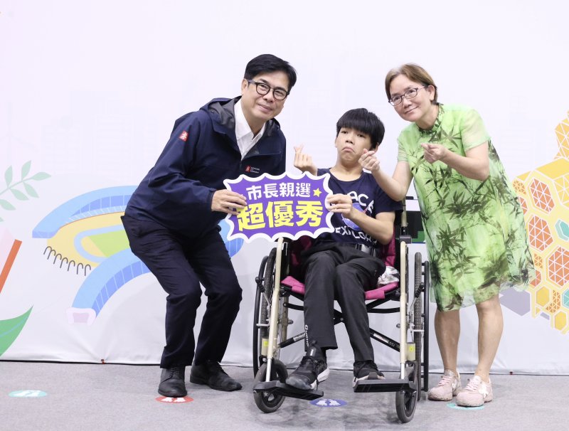 獅甲國小丁志綸同學榮獲市長獎肯定。 獅甲國小丁志綸同學榮獲市長獎肯定。