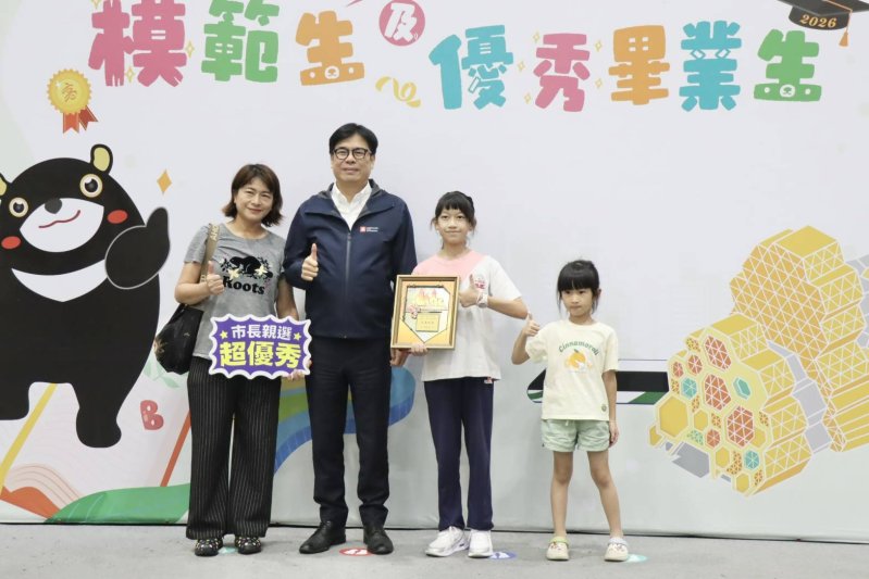 興達國小鄭芯愉同學(右二)。 興達國小鄭芯愉同學(右二)。