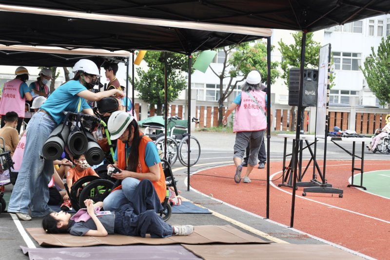 高雄市立高雄特殊教育學校演練。 高雄市立高雄特殊教育學校演練。