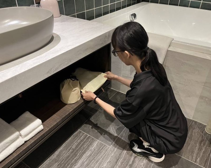 JÒHŌ HOTEL透過職務重新規劃,將「客房細緻保養與檢核」交由小佩專職負責,讓個人特質與工作需求相互結合。 JÒHŌ HOTEL透過職務重新規劃,將「客房細緻保養與檢核」交由小佩專職負責,讓個人特質與工作需求相互結合。