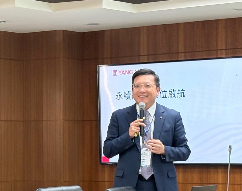 陽明海運蔡豐明董事長為高科大菁英學院學員們帶來精彩演講。