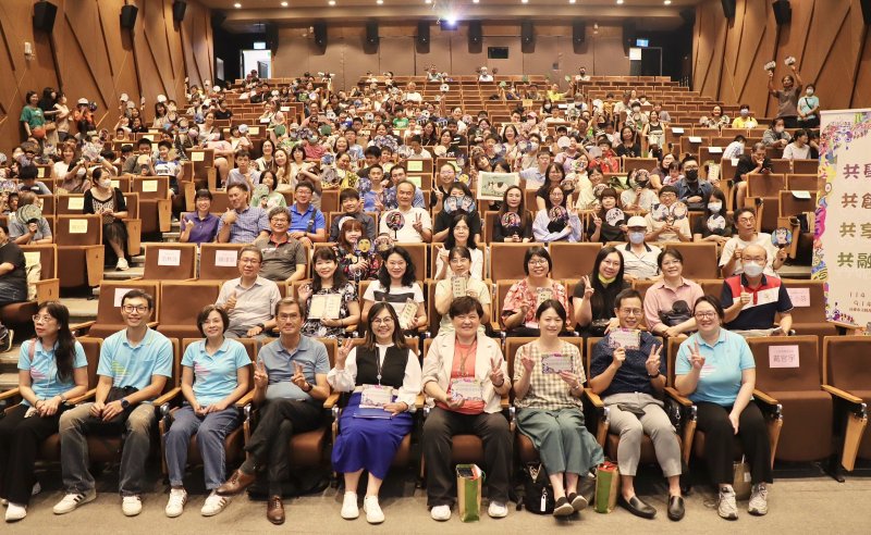 漾新聞|特教生揮灑畫筆 以獨特視野看世界點亮總圖舞台