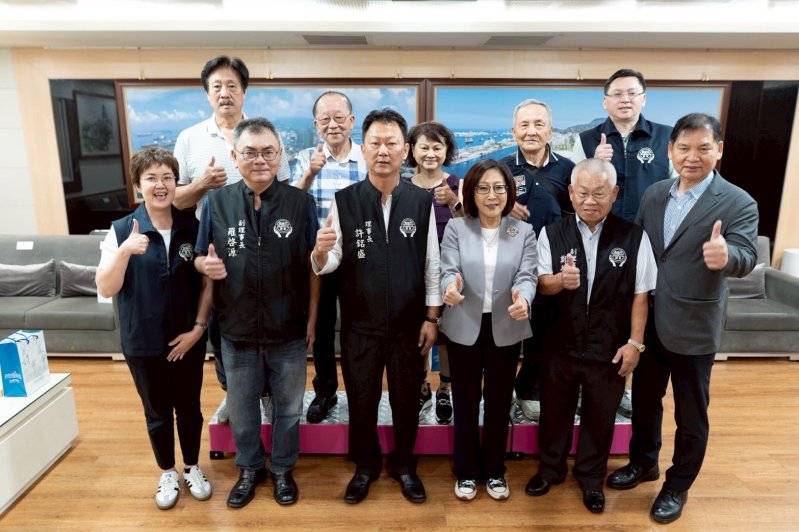 漾新聞|塑膠製品公會捐復康巴士 康裕成讚公益暖心