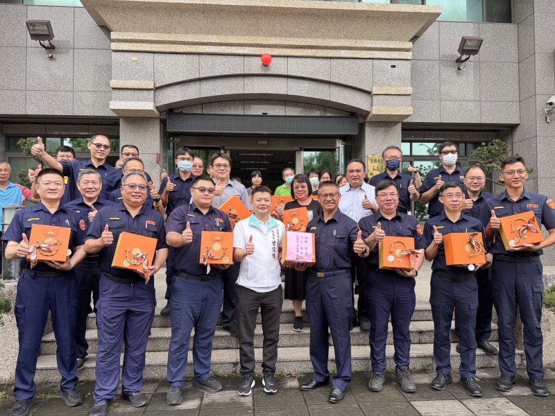 漾新聞| 曾俊傑賀中秋送月餅 警心民心凝聚一條心