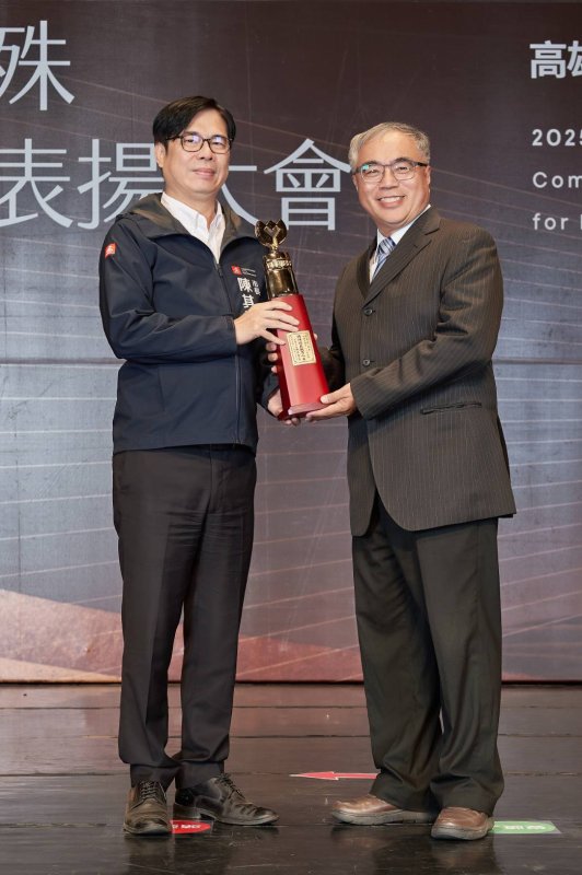 獨家|漾新聞|教育是一場長跑，「可以慢，但不能停」 打造「杜氏教育」 一條能把孩子帶向未來的路 杜昌霖獲高雄市師鐸獎