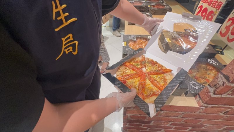 漾新聞|外帶披薩驚見螞蟻？高市衛生局急查