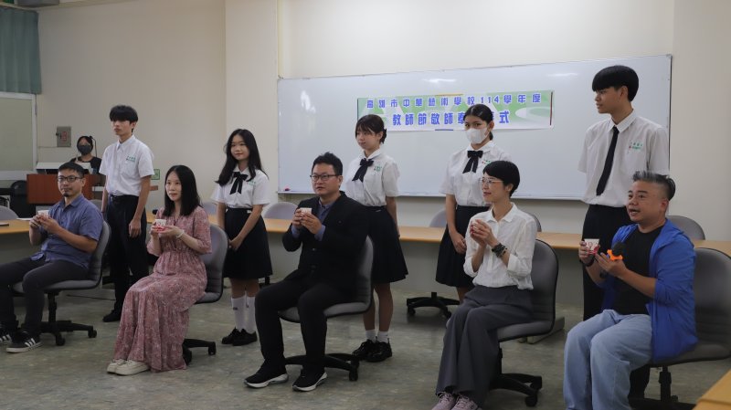 漾新聞|學生奉茶謝師恩 華藝教師節敬師超窩心
