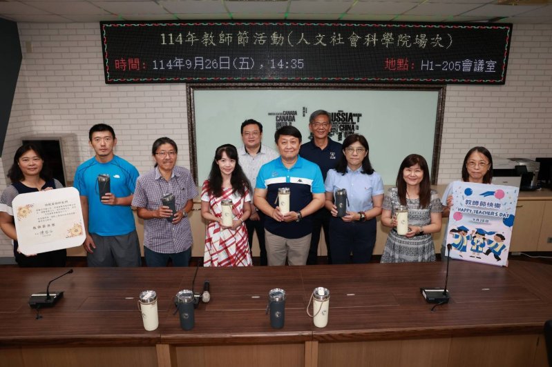 漾新聞|高大教師節送保溫杯 校長陳啓仁親致敬師長