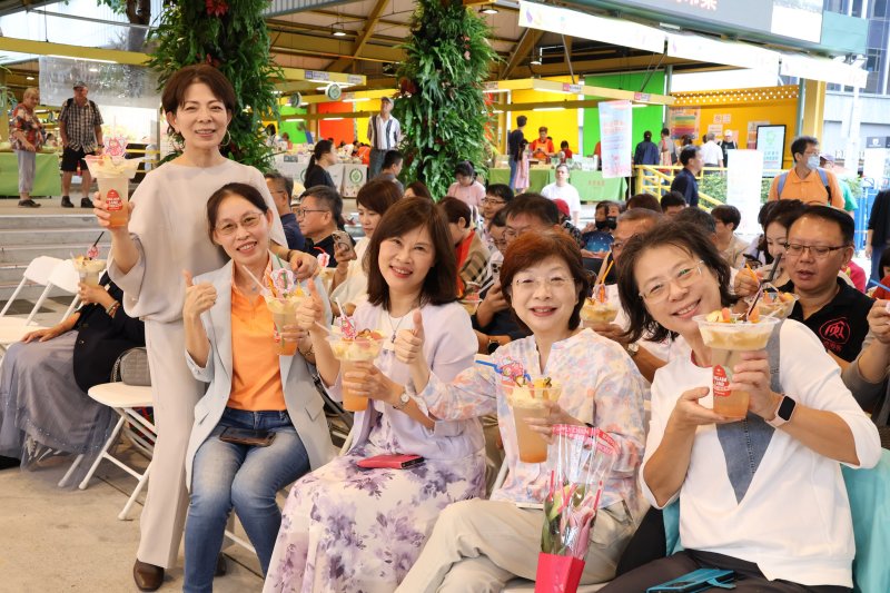 漾新聞|高餐大Ｘ佳冬農會「透紅冰鑽派對」　蓮霧、西瓜變身潔淨冰品　引領地方農業永續新潮流