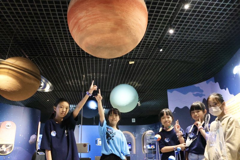 漾新聞| 港和國小「銀河小學堂」啟用！沉浸式天文互動展亮眼登場