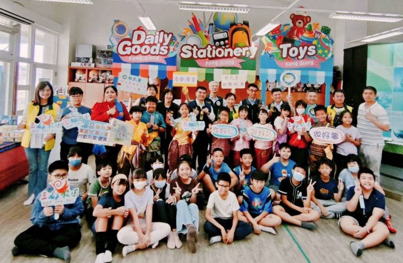 漾新聞|移民署「港都傳愛點燈」啟動！來到鳳翔國小點亮多元文化之光