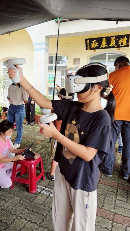 漾新聞｜行動智慧車開進偏鄉！上平學童戴上VR飛向未來教室