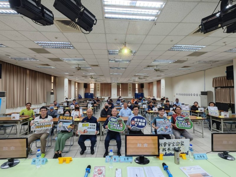 漾新聞｜科技園車流激增 楠梓警攜手大型車業者守護行車安全