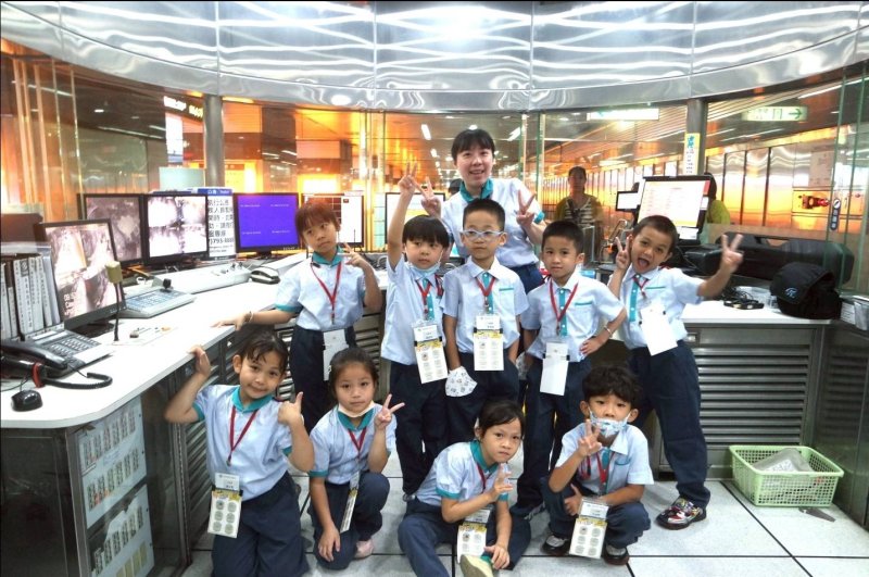 漾新聞｜小手執票大夢啟航！中鋼運通攜南高雄家扶陪童化身「高捷小小站長」